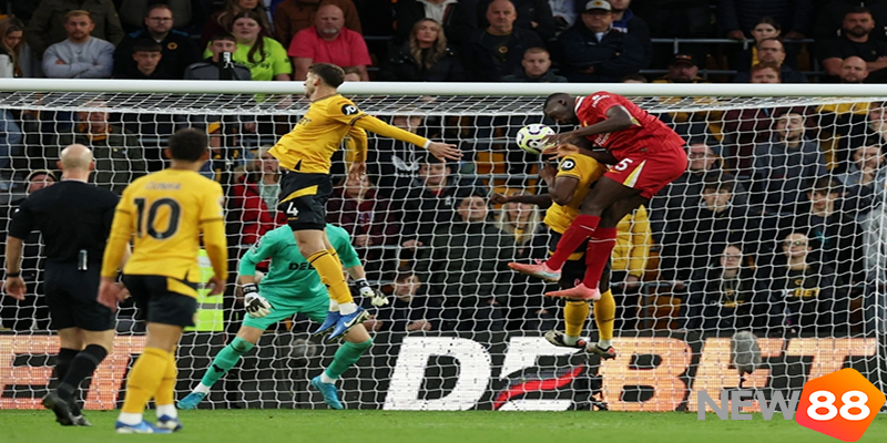 Sa Thải Aaron Briggs: Liverpool Trả Giá Vì “Ác Mộng Bóng Chết” 7 Liverpool thủng lưới từ phạt góc trước Wolves